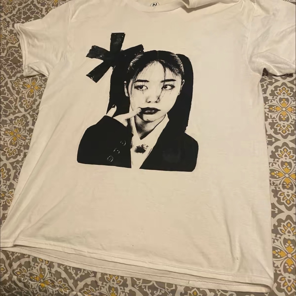 Black and White Graphic Short Sleeve Tees